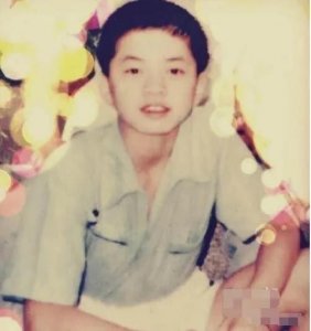 ​李健个人资料及简历（李健不生子不买房手机用老人机）