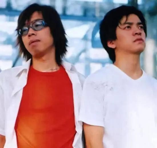 李健个人资料及简历（李健不生子不买房手机用老人机）