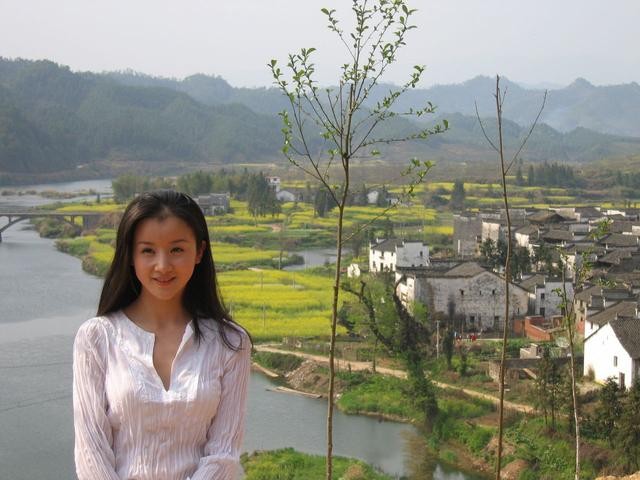 孙菲菲个人资料（被导演侄子暴打退出娱乐圈的孙菲菲）