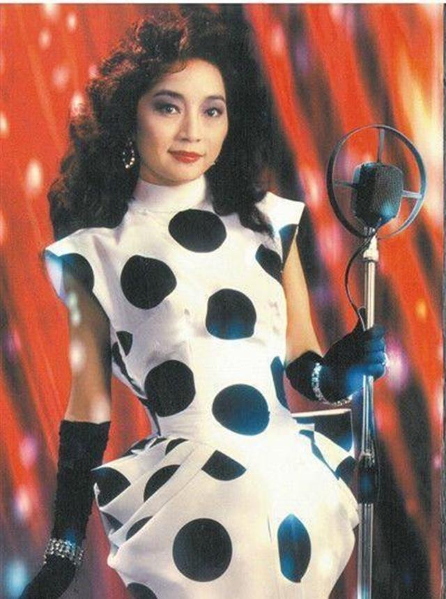 周润发个人资料及图片（华仔与发哥都曾下跪致敬的香港之莺）