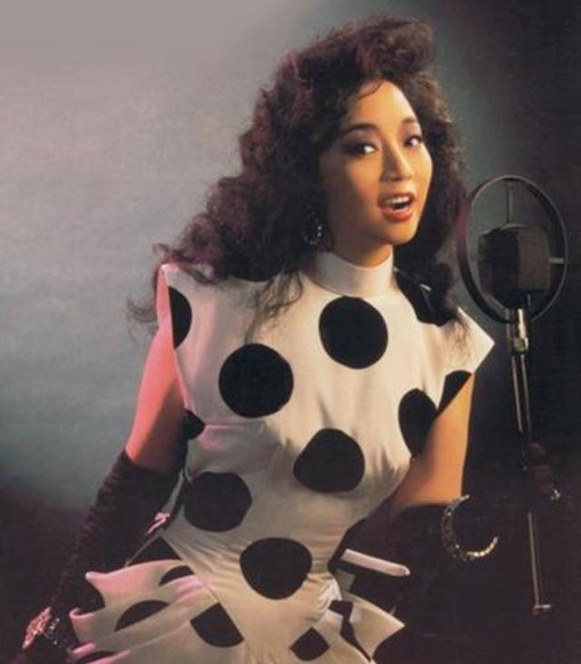 周润发个人资料及图片（华仔与发哥都曾下跪致敬的香港之莺）