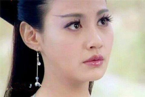 2岁，25岁，30岁，35岁，37岁，哪个年龄段的杨雪惊艳了你？"