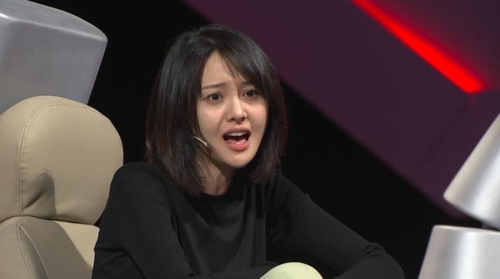 赵丽颖劈叉证明没怀孕后被打脸，迪丽热巴怀孕辟谣还可信吗？