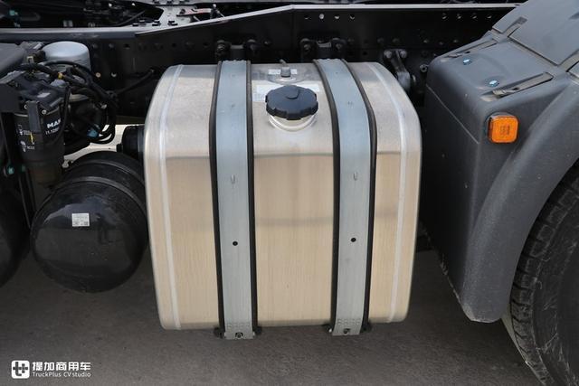 这是德国曼在国内主销的牵引车，480马力+驾驶室大空间，只卖69万-