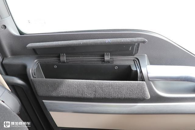 这是德国曼在国内主销的牵引车，480马力+驾驶室大空间，只卖69万-