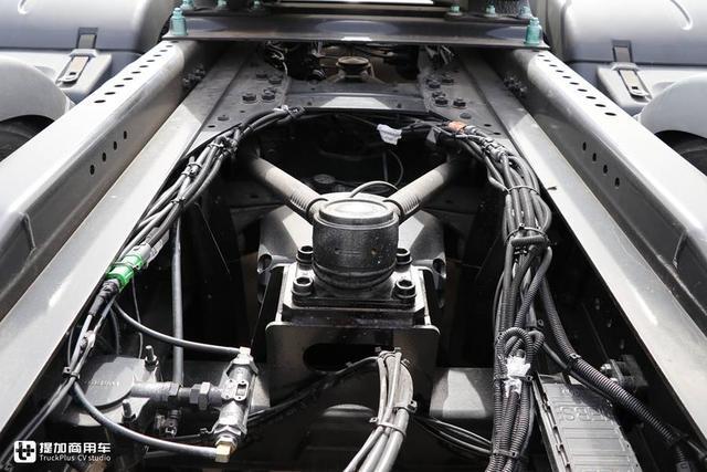 这是德国曼在国内主销的牵引车，480马力+驾驶室大空间，只卖69万-