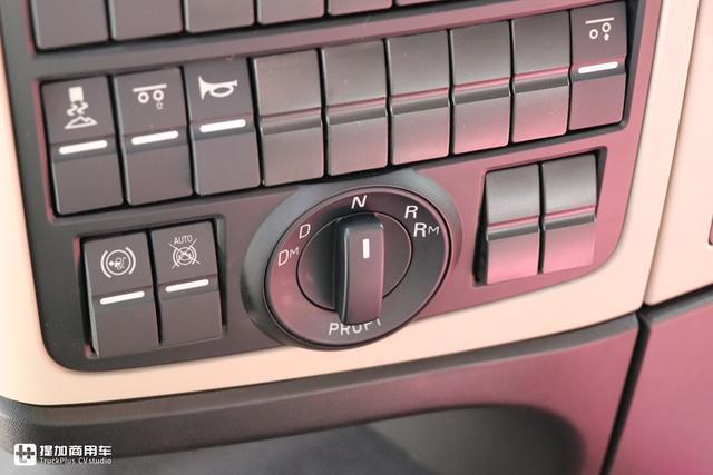 这是德国曼在国内主销的牵引车，480马力+驾驶室大空间，只卖69万-