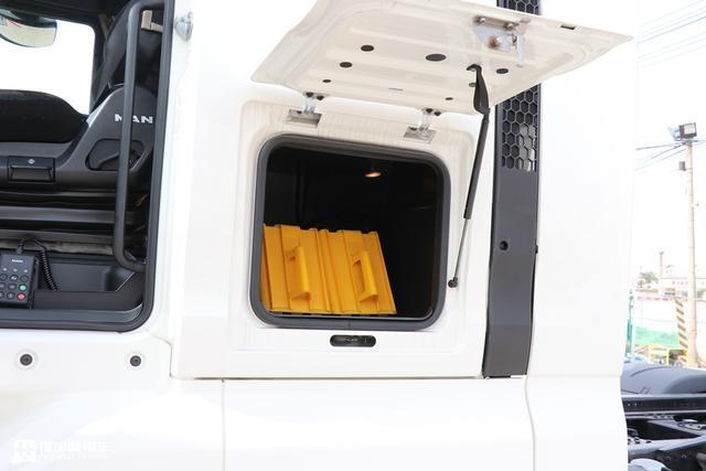 这是德国曼在国内主销的牵引车，480马力+驾驶室大空间，只卖69万-