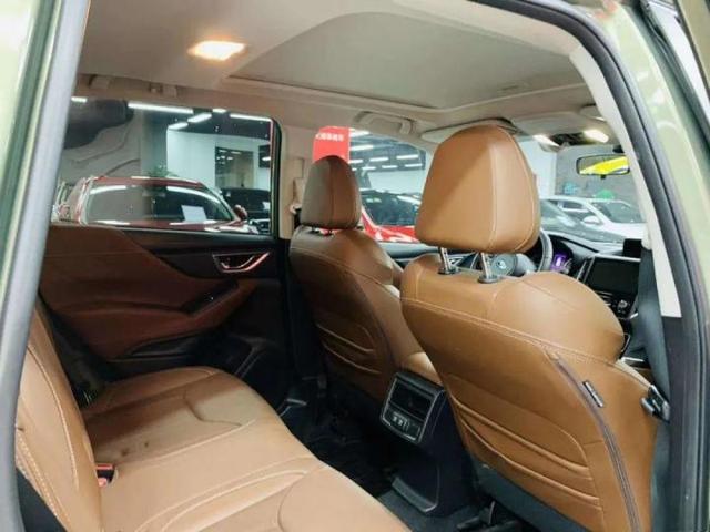 紧凑型SUV的巅峰对决，斯巴鲁森林人和本田CRV，你选谁？-