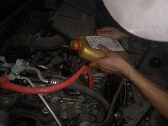 紧凑型SUV的巅峰对决，斯巴鲁森林人和本田CRV，你选谁？-