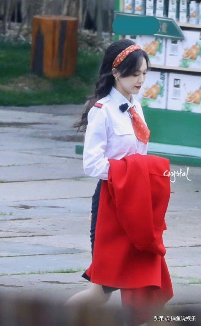 被唐嫣的新造型美到了！1米72身高演绎气质空姐，制服造型太抢眼