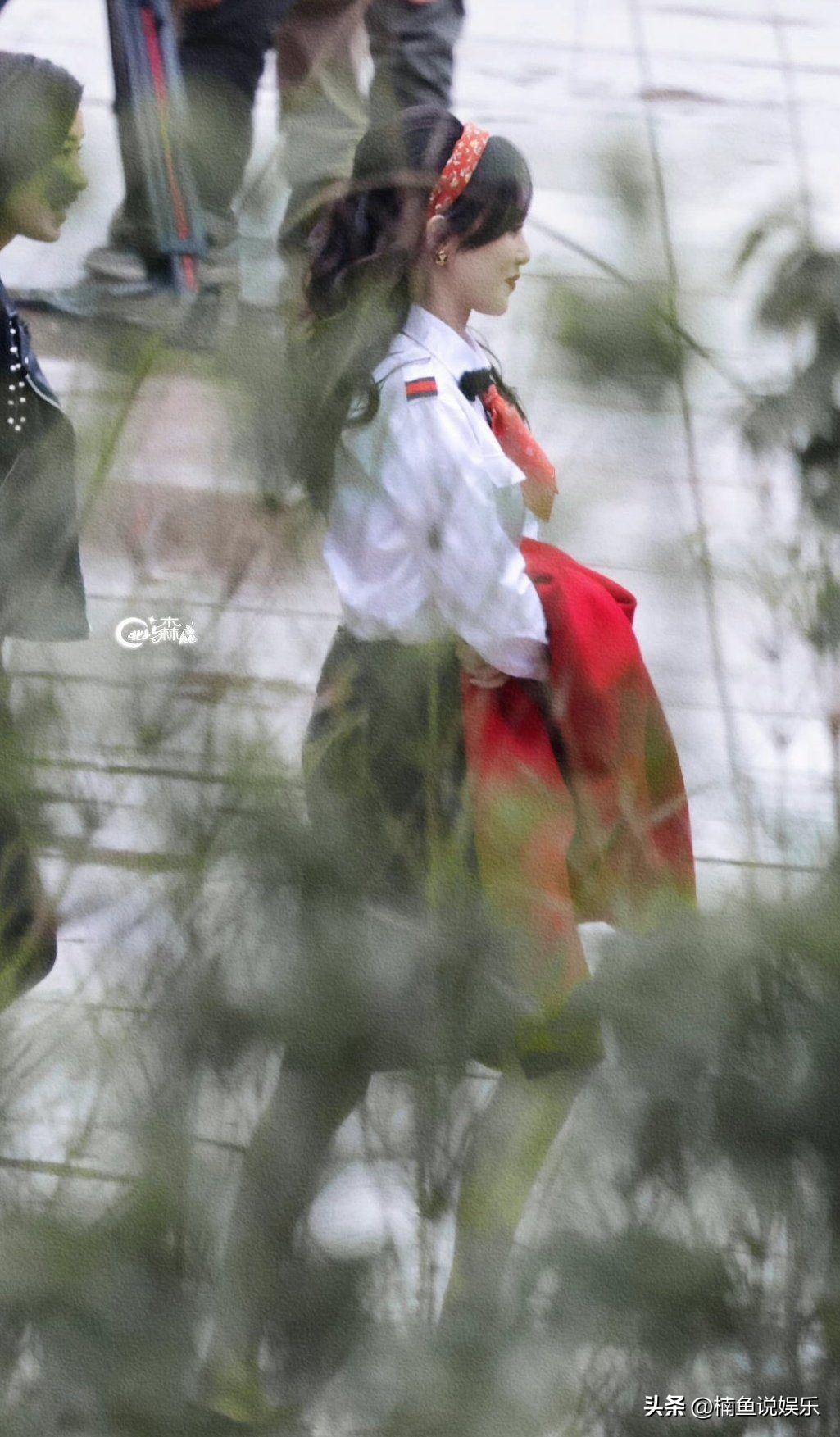 被唐嫣的新造型美到了！1米72身高演绎气质空姐，制服造型太抢眼