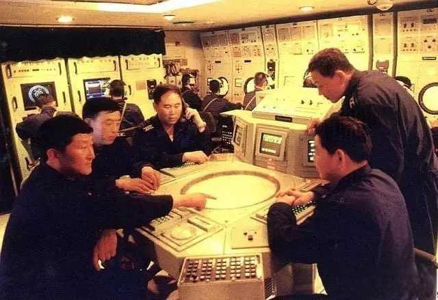 从052A，052B，052C发展到052D，这四型驱逐舰都有依次哪些性能进步？-