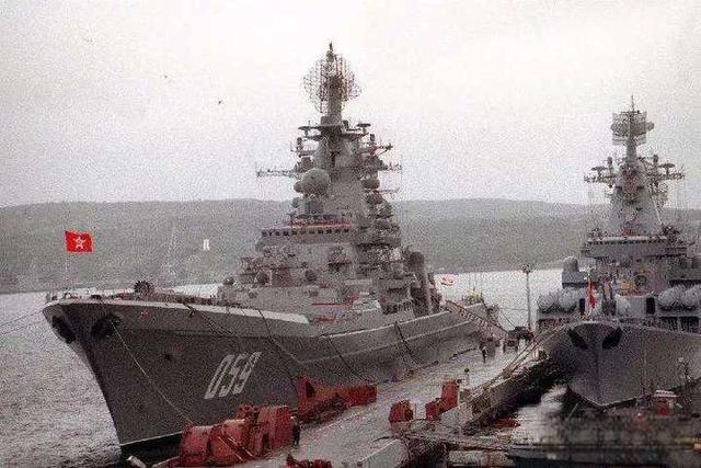 从052A，052B，052C发展到052D，这四型驱逐舰都有依次哪些性能进步？-