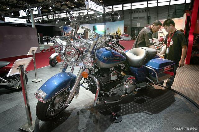 张家口惨烈车祸：炸街摩托 撞上 SUV，驾驶人倒地一动不动！-