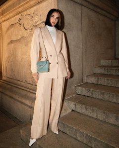 ​米色裤子穿搭禁忌(米色忌讳的搭配颜色)