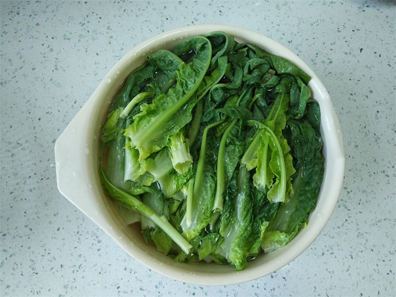 莴笋叶没有焯水有毒吗(莴笋叶用不用焯水)