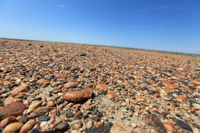 撒哈拉沙漠有多深(假如挖空沙子下面有什么)
