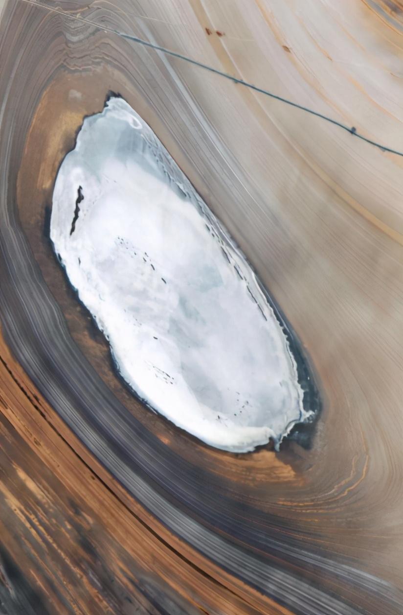 撒哈拉沙漠有多深(假如挖空沙子下面有什么)