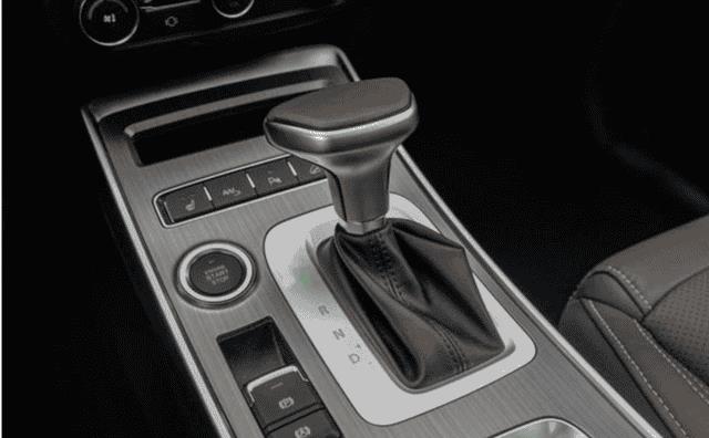 汽车电子手刹起步用不用手动释放-（电子手刹的车起步需要松手刹吗）