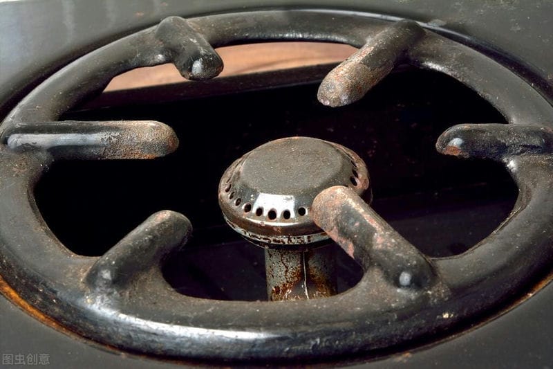 煤气灶火焰怎么调节蓝色火(煤气灶怎么调才能调成蓝火苗)