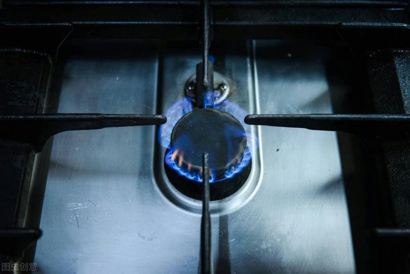 煤气灶火焰怎么调节蓝色火(煤气灶怎么调才能调成蓝火苗)