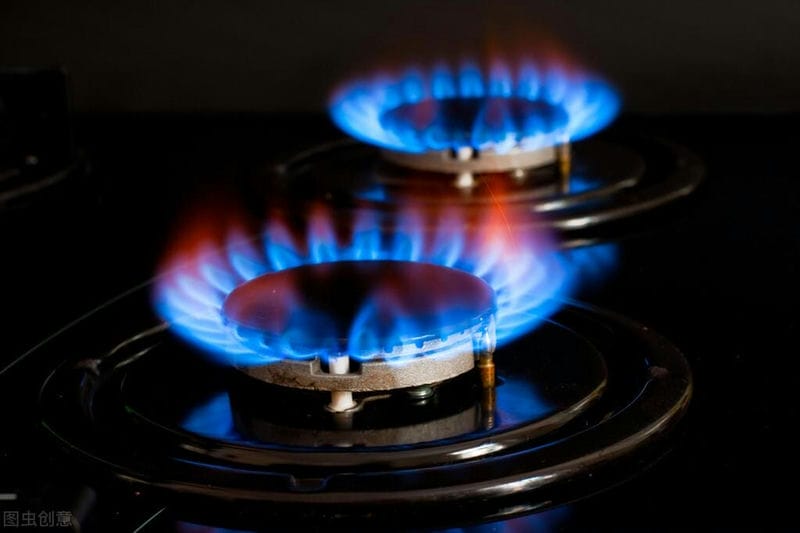 煤气灶火焰怎么调节蓝色火(煤气灶怎么调才能调成蓝火苗)