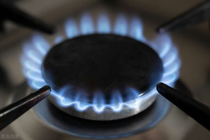 煤气灶火焰怎么调节蓝色火(煤气灶怎么调才能调成蓝火苗)