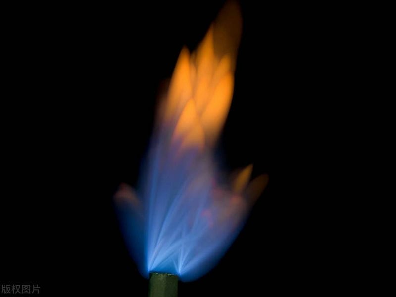 煤气灶火焰怎么调节蓝色火(煤气灶怎么调才能调成蓝火苗)