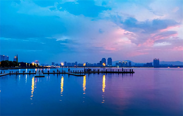 紫砂陶艺来自哪里(著名的紫砂壶产于哪里)