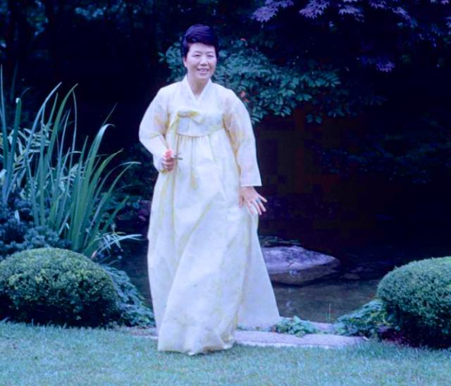 朴槿惠与父亲最后的告别(富家女执意嫁给大8岁的离异男)(4)