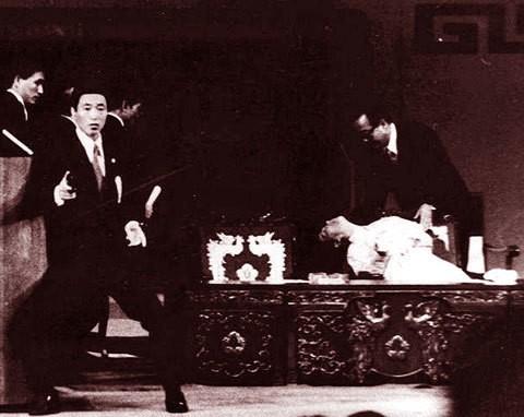 朴槿惠与父亲最后的告别(富家女执意嫁给大8岁的离异男)(13)