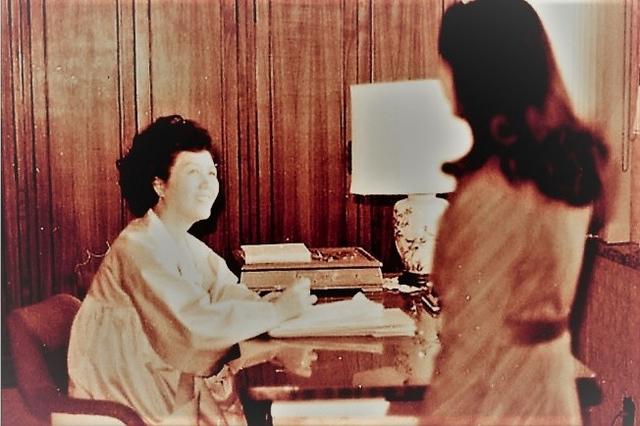 朴槿惠与父亲最后的告别(富家女执意嫁给大8岁的离异男)(3)