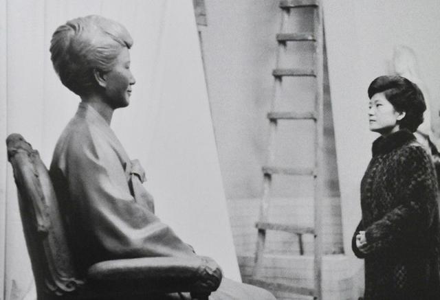 朴槿惠与父亲最后的告别(富家女执意嫁给大8岁的离异男)(16)