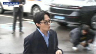 伸懒腰迷魂步目光犀利,权志龙否认吸毒,提到情色场所却含糊了