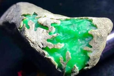 翡翠原石分类(五大翡翠原石类别知识介绍)