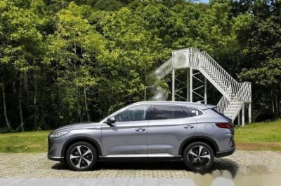 ​比亚迪宋PLUSDMi试驾家用SUV的完美选择