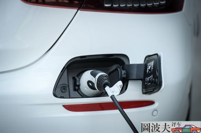 新款奔驰 E-Class 登场，泰规版开价68万-