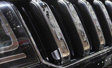 首台红旗LS5大型七座SUV实车到店，比路虎霸气，50万起售-