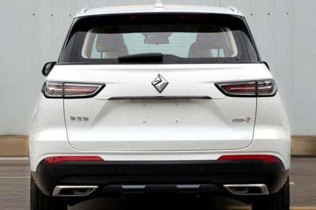 车身超4米9，全新大7座SUV，配电吸门，宝骏RS7实车曝光-