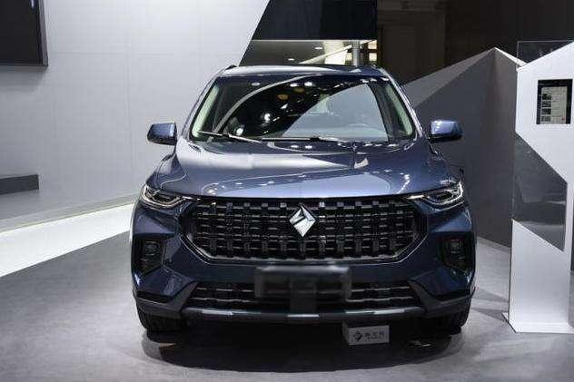 车身超4米9，全新大7座SUV，配电吸门，宝骏RS7实车曝光-