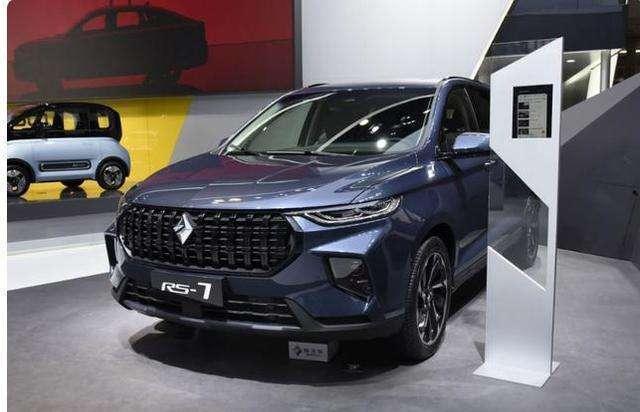 车身超4米9，全新大7座SUV，配电吸门，宝骏RS7实车曝光-