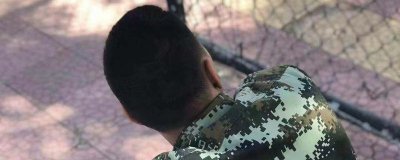 20几秃头剪什么发型