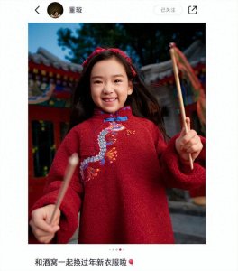 董璇晒与女儿亲子写真 7 岁小酒窝镜头感十足