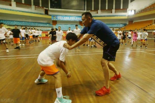 篮球零基础速成(篮球规则新手入门)