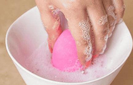 美妆蛋是用一次洗一次吗-(美妆蛋用一次洗一次吗)