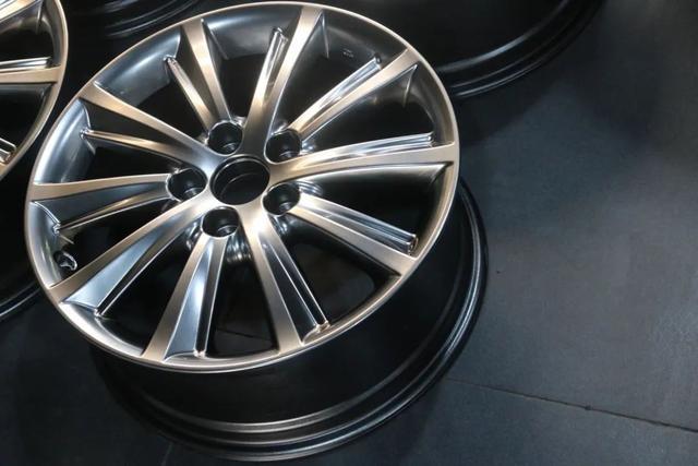 怪兽修车:精心修复一辆09年的雷克萨斯ES350,再现王者风范-