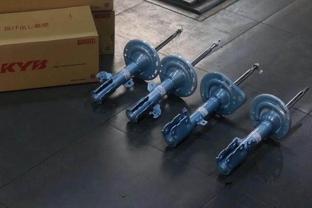 怪兽修车:精心修复一辆09年的雷克萨斯ES350,再现王者风范-