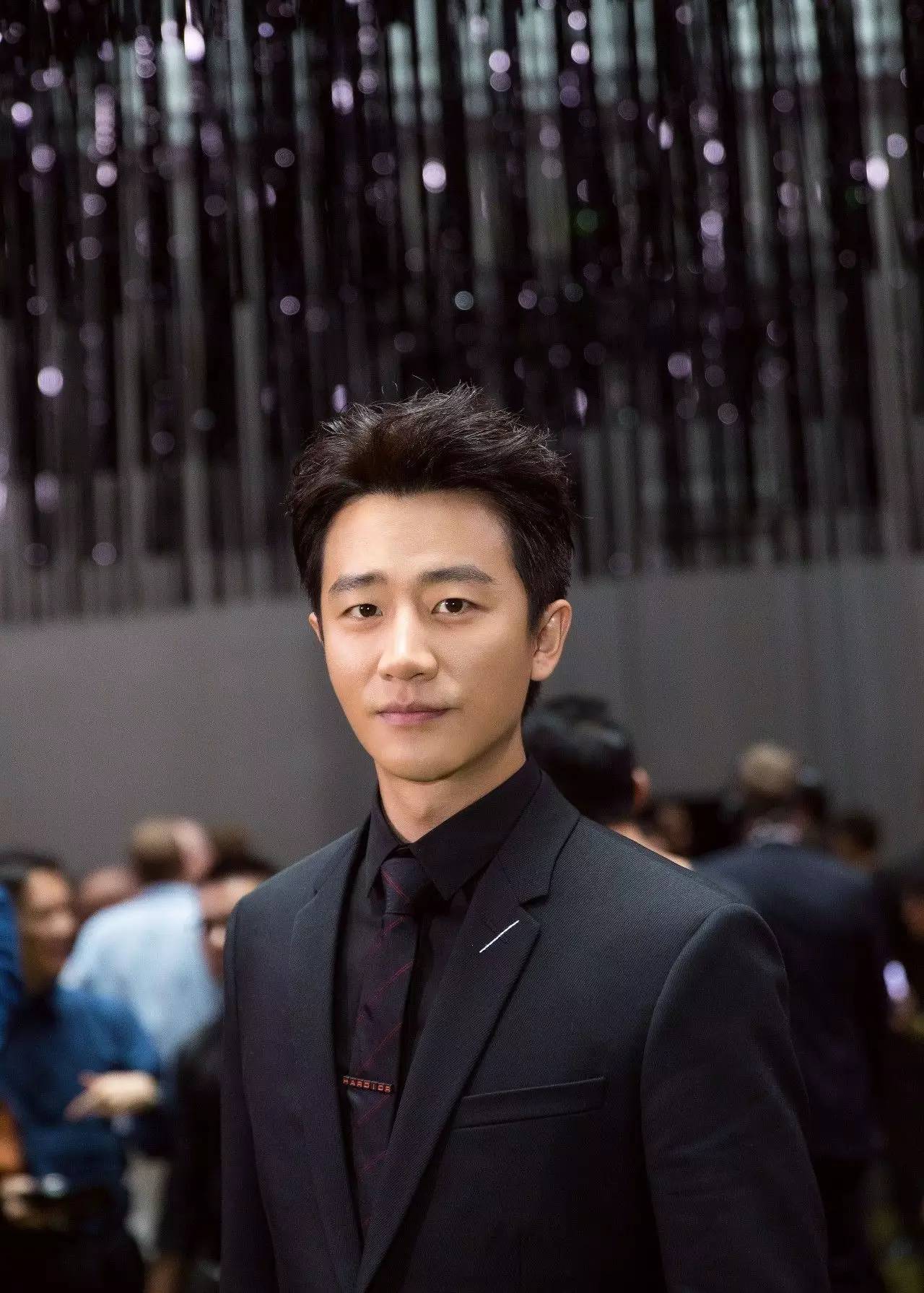 为艺献身当幌子，“一丝不挂”就上台，内娱的“流氓真相”谁来管