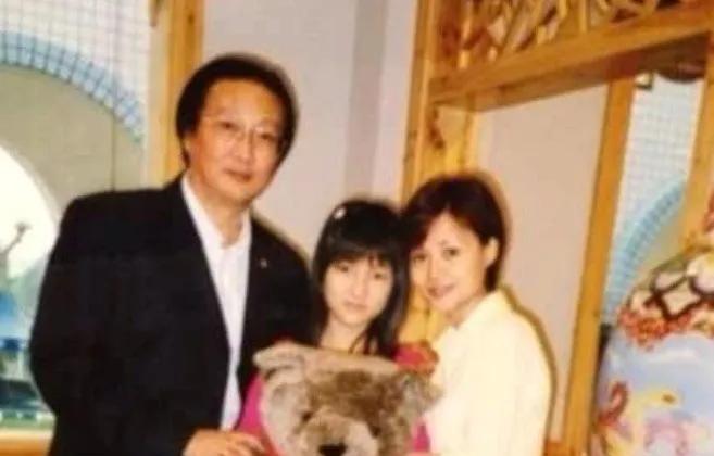 炫富达人郭美美,每次交易大赚5万,王干爹直呼:她是我的噩梦!